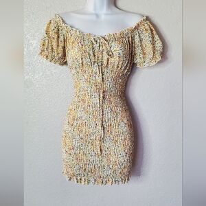 💚5/$25 Yellow Ditsy Floral Off-Shoulder Smocked Bodycon Mini Dress Size Small